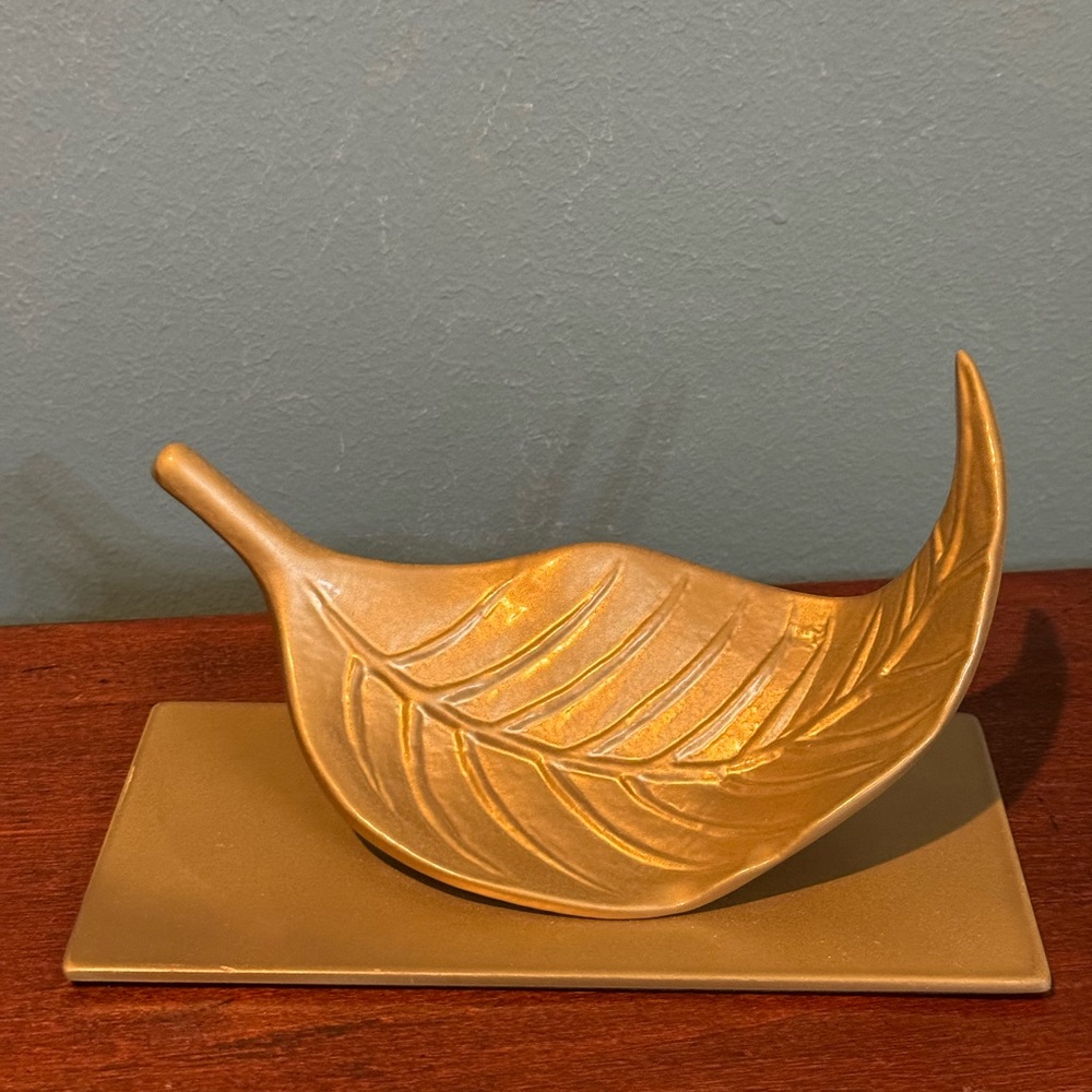 Ikea Markniva Leaf Decoration Figure Gold Gilt Cast Metal Shelf Decor